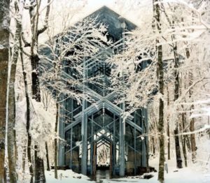 La cappella di Thorncrown con la neve, Fay Jones